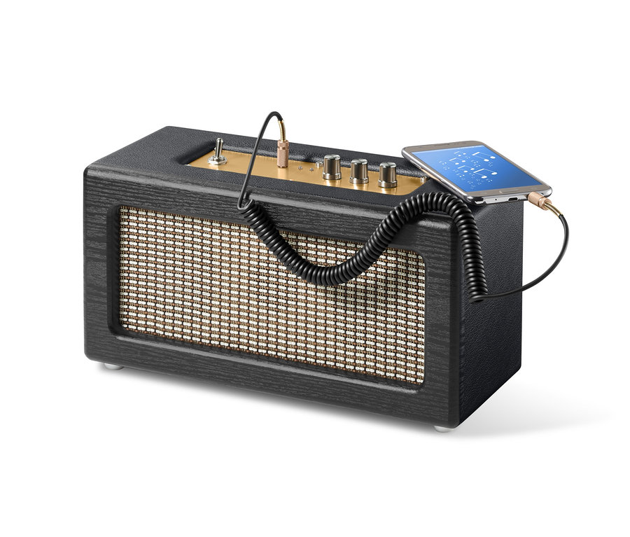 Retró bluetooth hangszóró telefonhoz csatlakoztatva.