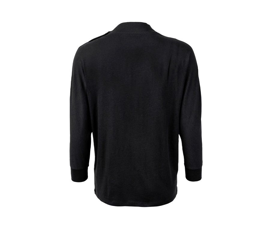 Egy fekete, denevérujjú felső közelről.