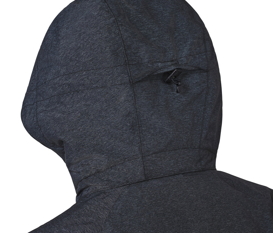 Hátulnézet egy férfi high-tech síkabát kapucnijáról.