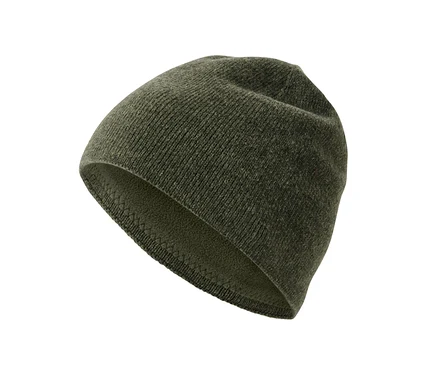 Melírozott khaki kötött sapka fehér háttéren.