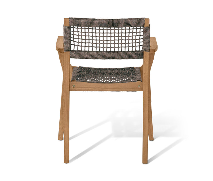 Elölnézet egy egymásra rakható, textilhálós étkezőszékről.