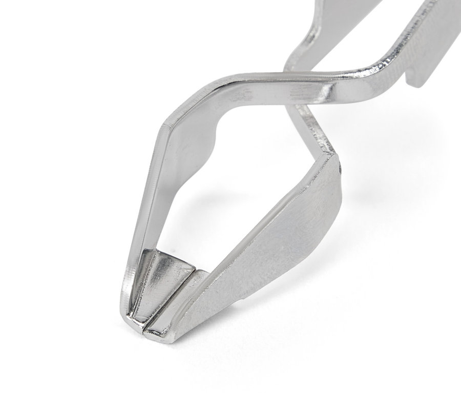 Nagyított felvétel egy LED-es kullancskiszedő csipeszről.