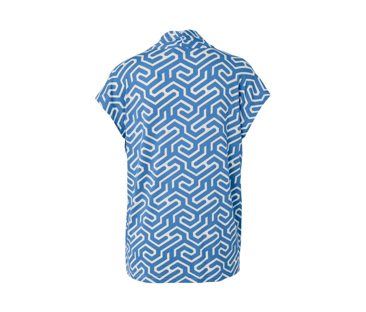 Hátulnézet egy kék, V-nyakú pólóblúzról, fehér geometrikus mintával.