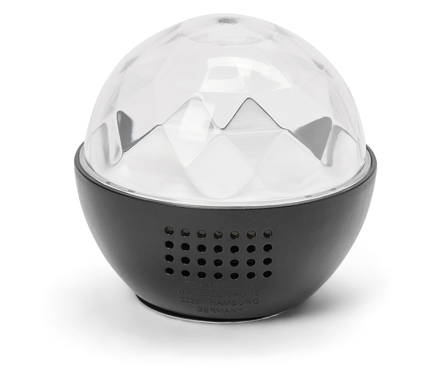 Egy fekete-fehér diszkógömb közelképe.