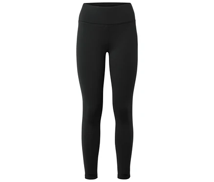 Fekete leggings fehér háttér előtt.