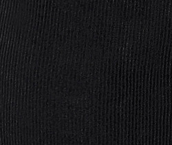 Közeli felvétel egy fekete férfi kordbársony nadrágról.