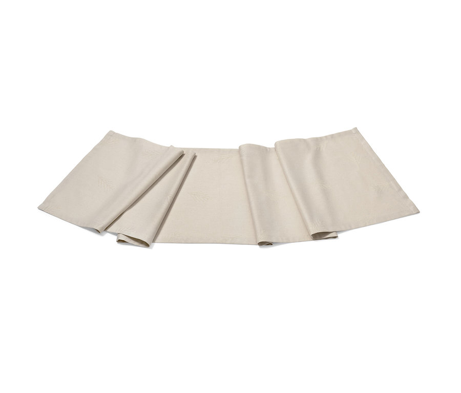 Egy törtfehér jacquard asztali futó fekszik egy fehér háttéren.