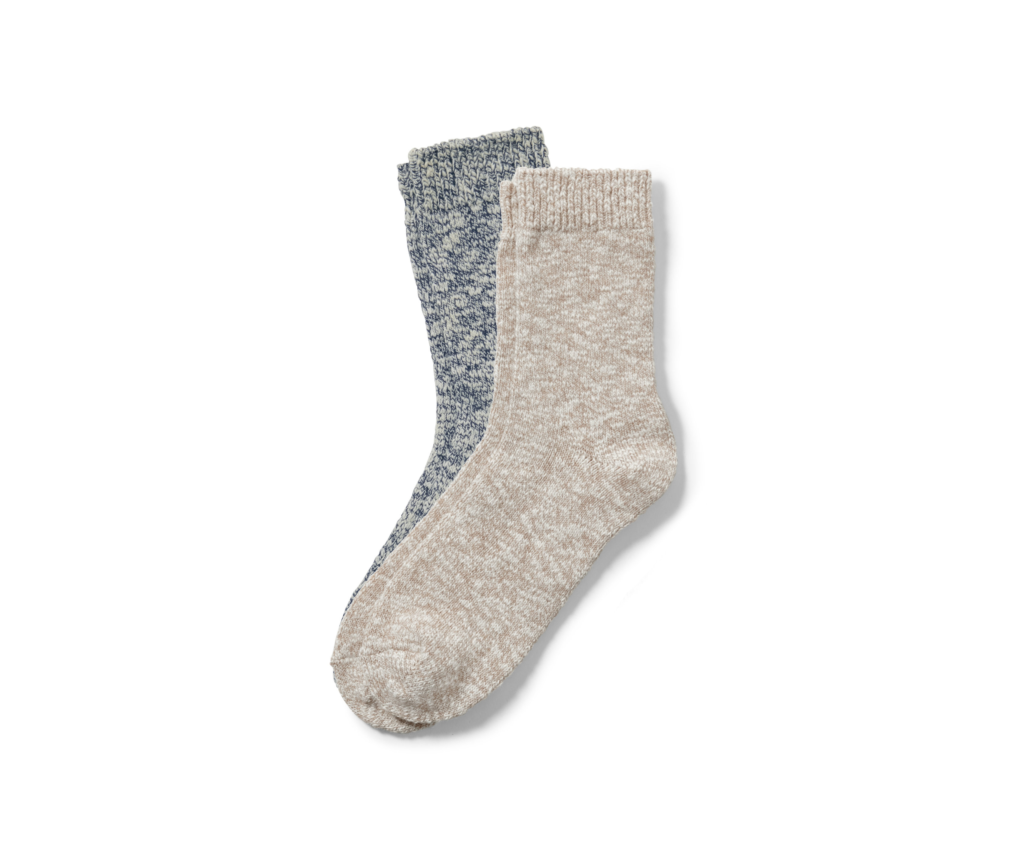 Két pár kötött zokni egymáson.