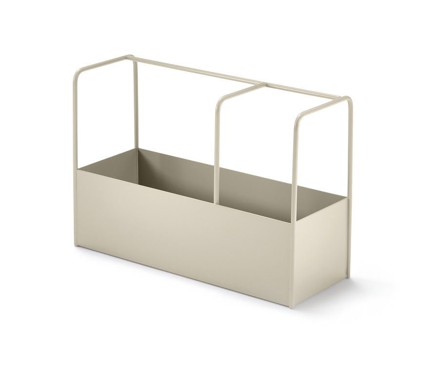 Egy bézs kiegészítőtartó, fém.