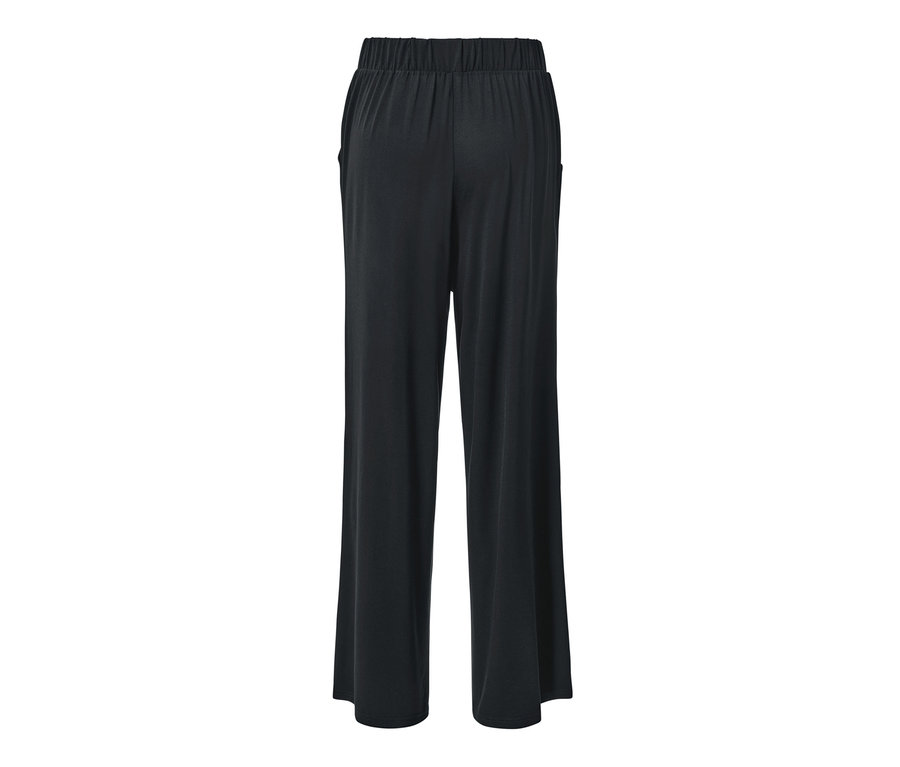 Egy fekete palazzo nadrág hátsó részletének látképe.