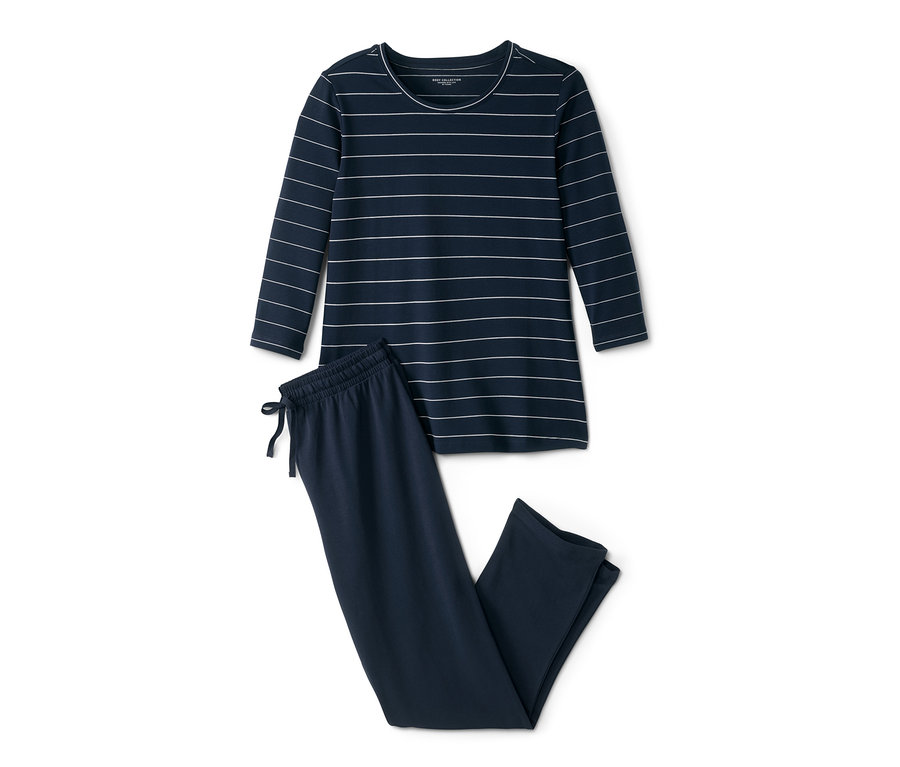 Csíkos pizsama, amely egy hosszú ujjú felsőből és egy nadrágból áll.