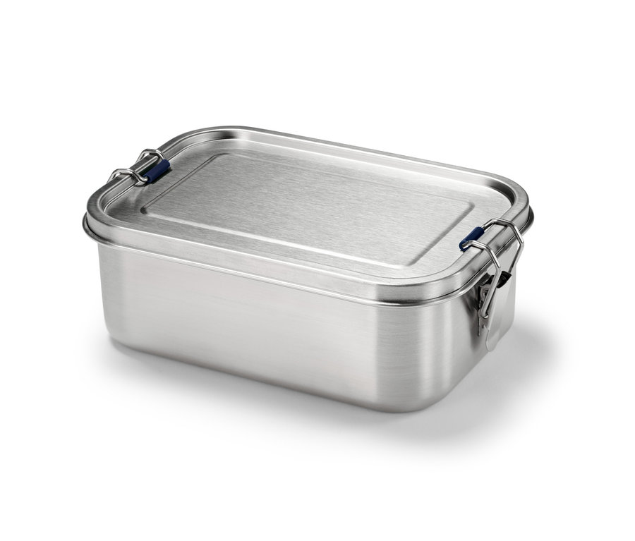Egy ezüst színű, rozsdamentes acél ételhordó doboz.