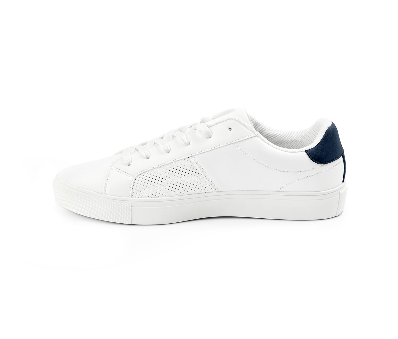 Fehér sneaker.