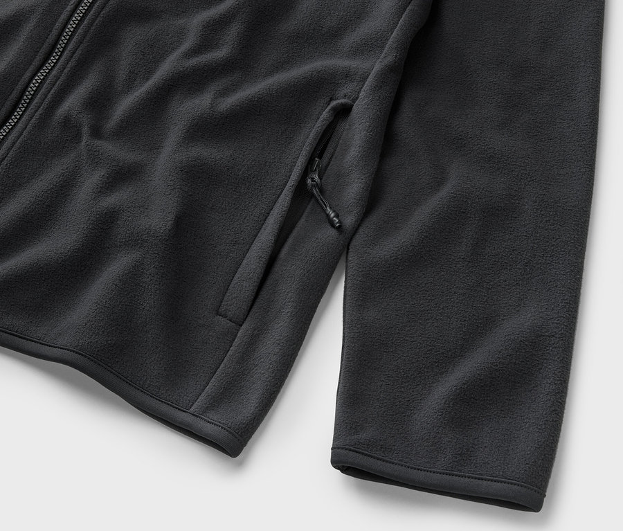 Egy antracit színű polár felső részlete.