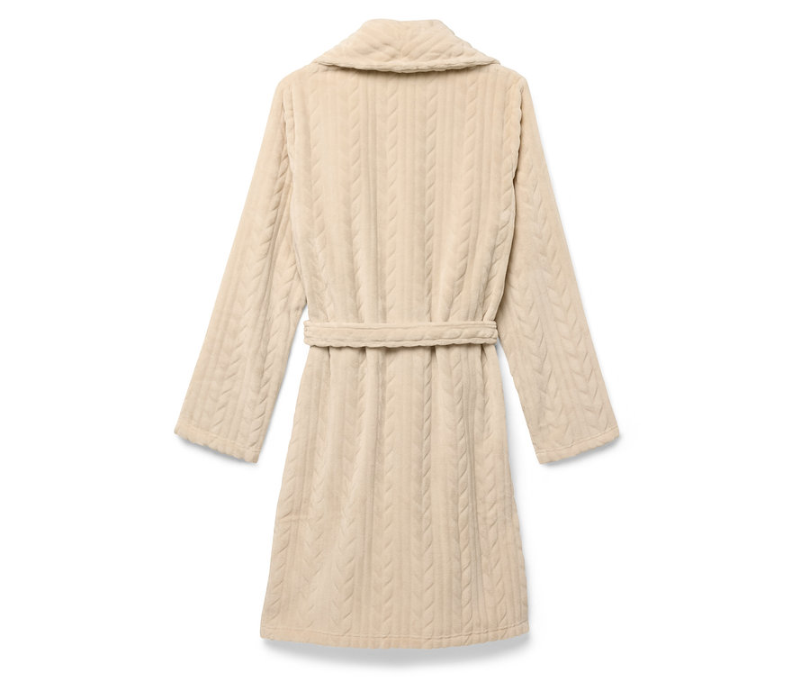 Bézs színű, kötött mintás köntös övvel, hátulnézetből.