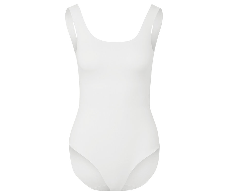 Fehér női body, kerek nyakkivágással és széles pántokkal.