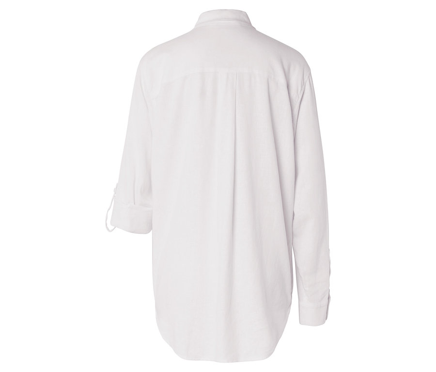 Hátulnézet egy fehér, hosszú ujjú, galléros ingről.