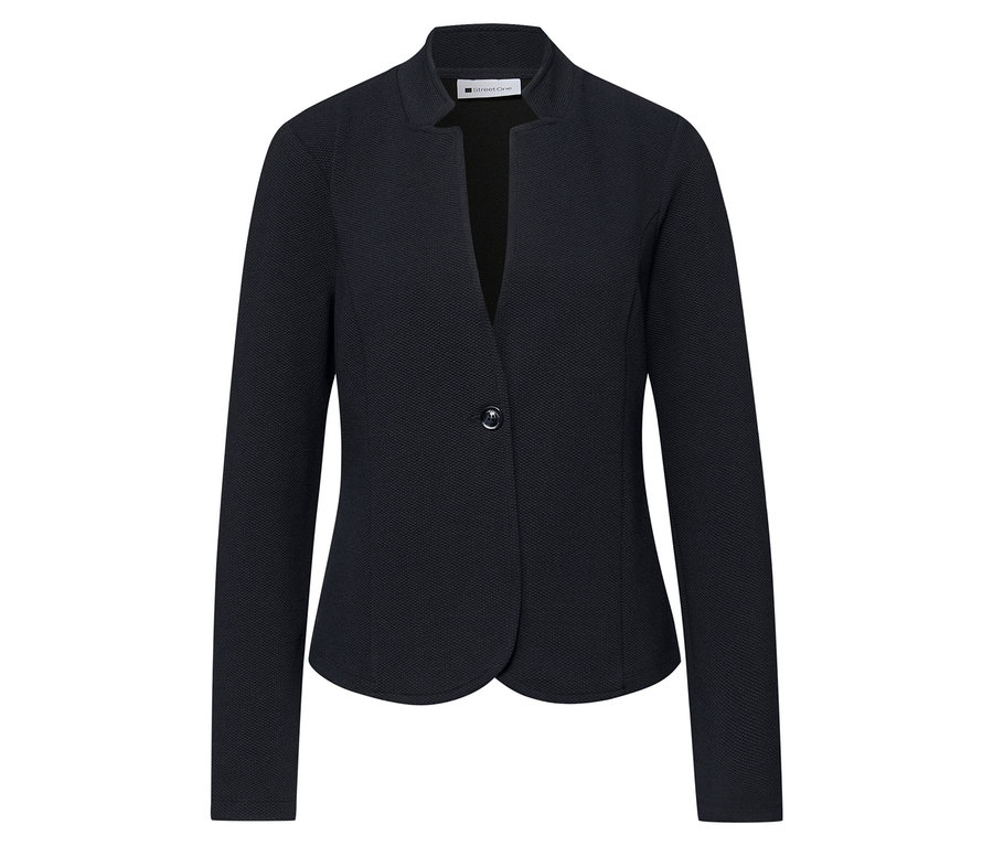 A gombos, sötétkék Street One jersey blézer közeli képe.