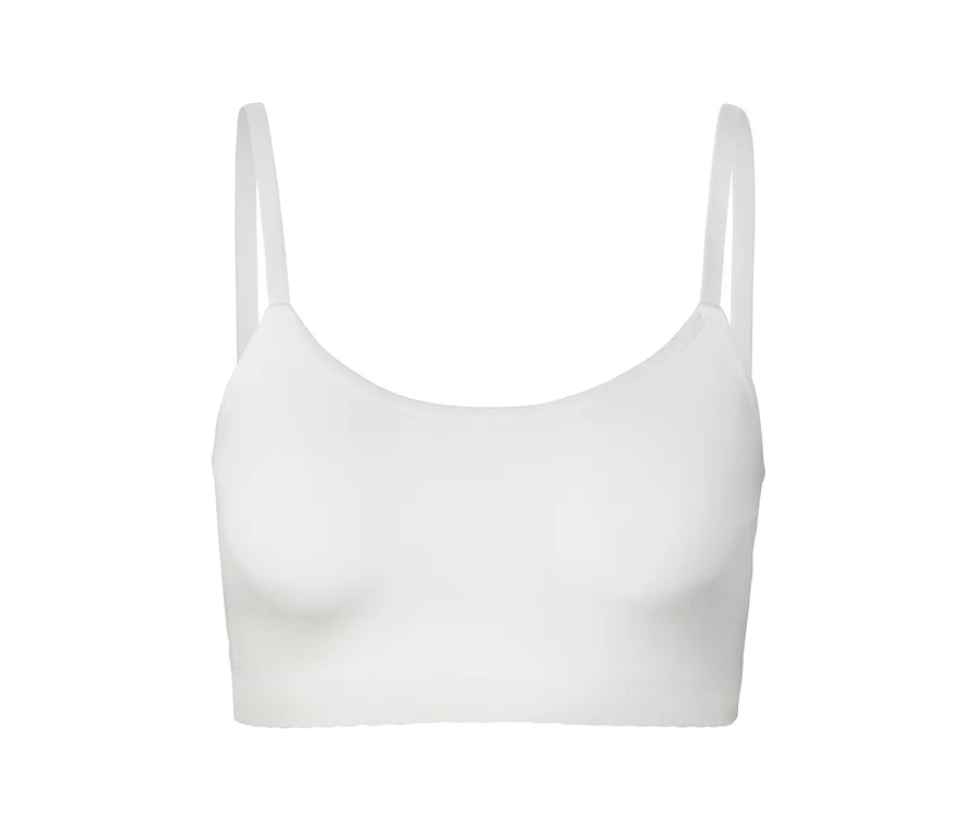 Fehér bralette vékony pántokkal.