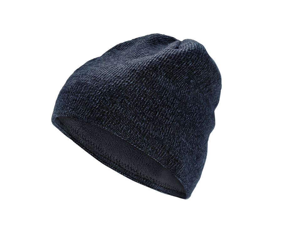 Sötétkék kötött sapka.