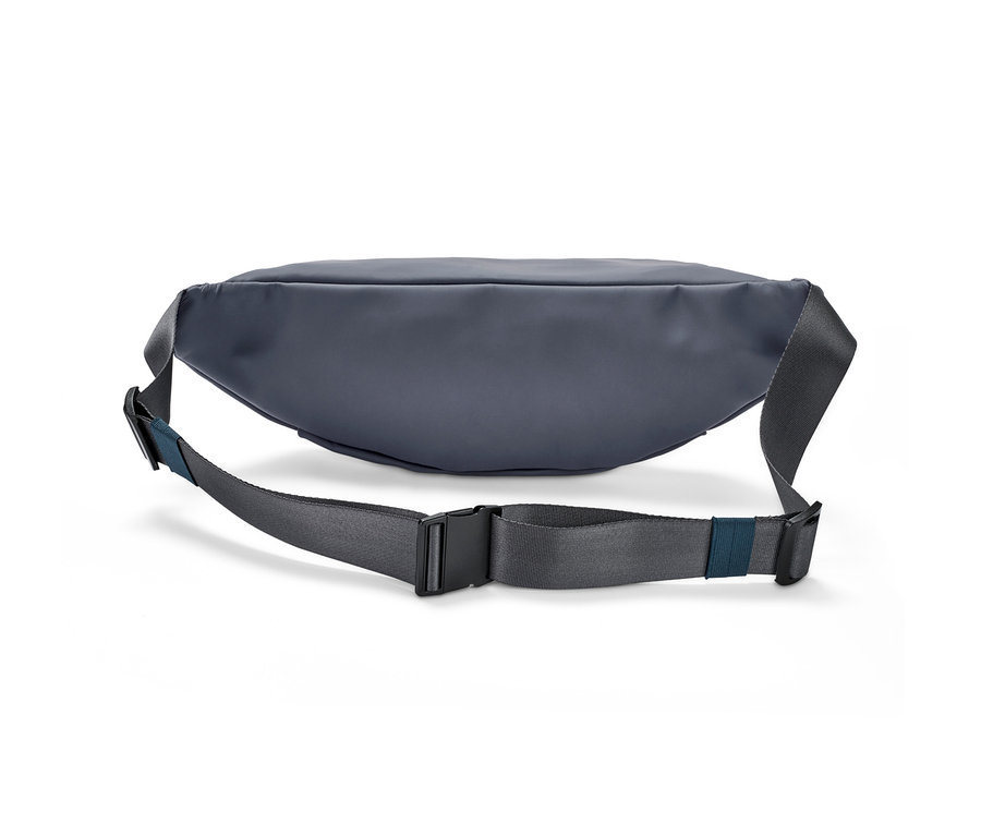 Sötétkék női övtáska fehér alapon.