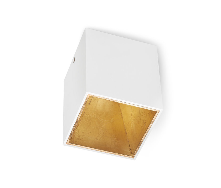 Egy fehér LED-es mennyezeti lámpa arany belsővel.