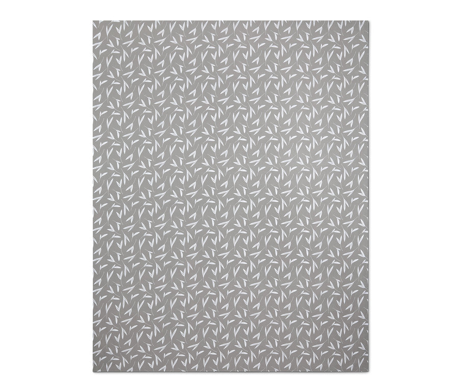 Szürke kültéri asztalterítő fehér levélmintával.