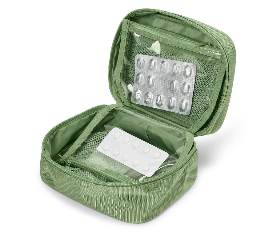 Nyitott zöld elsősegély doboz, benne gyógyszeres buborékcsomagolásokkal.