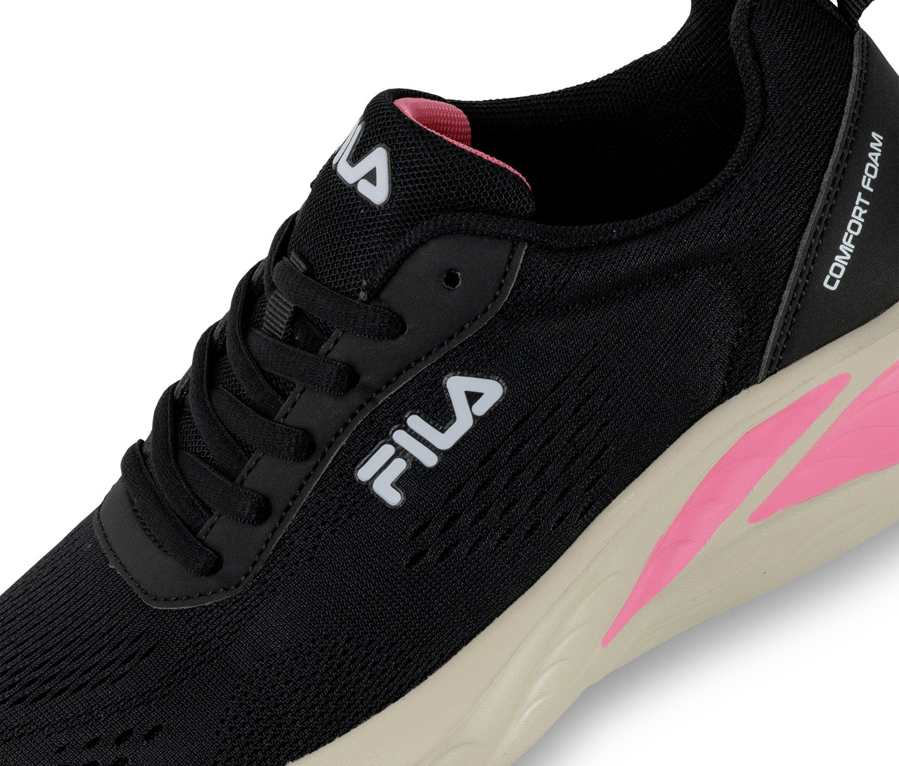 Egy fekete FILA Specctris női sneaker cipő közeli képe.