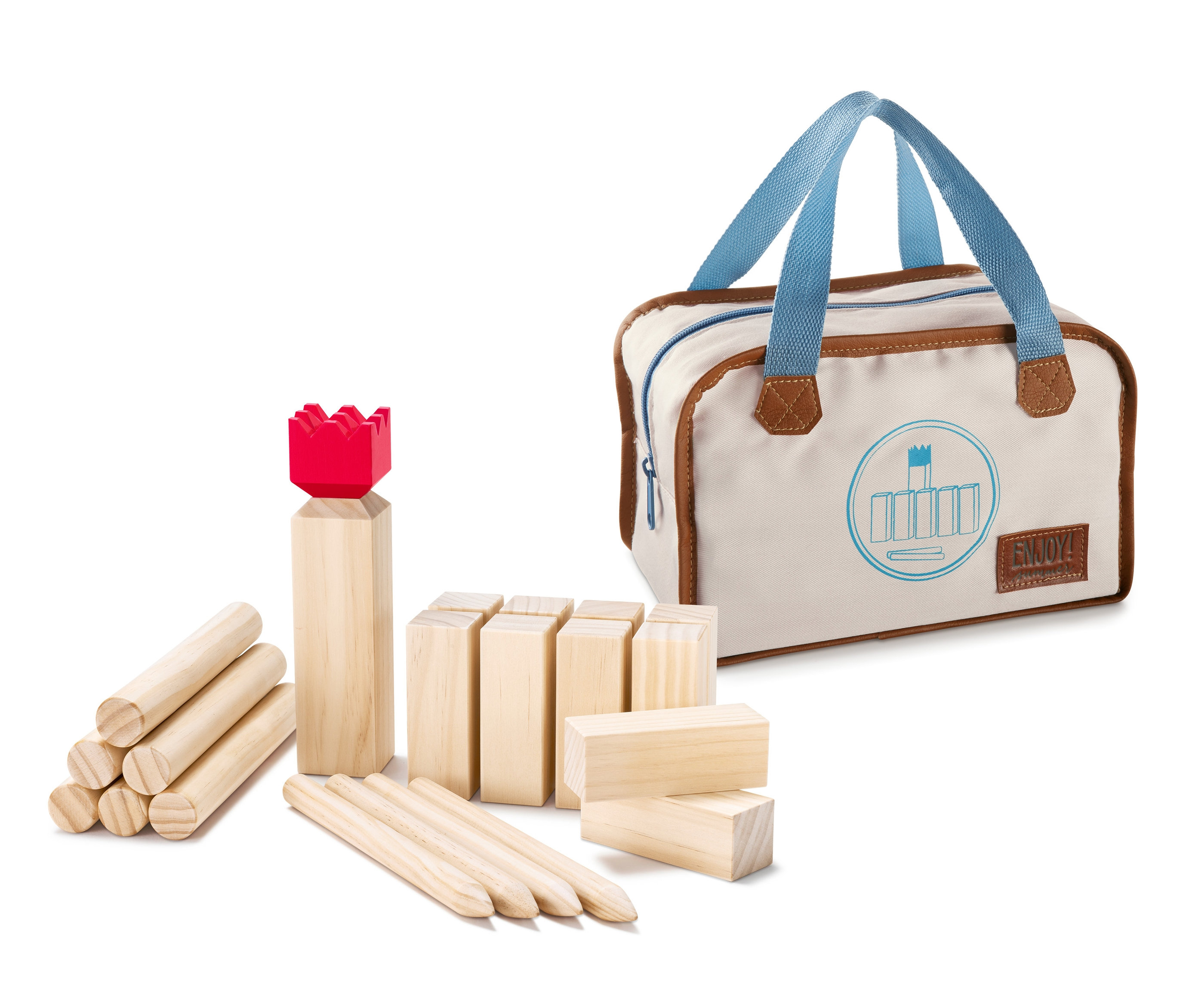 Egy Kubb játék készlet egy hordtáska mellett.