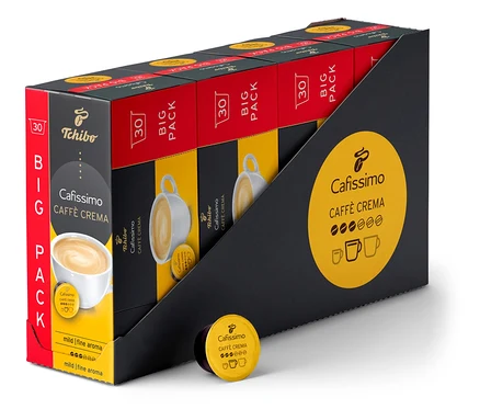 Egy csomag 120 db Caffè Crema mild kávékapszula fekete, piros és sárga csomagolásban. Egy kapszula a csomag előtt fekszik.
