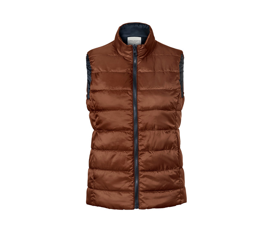 Barna, kifordítható, steppelt mellény középen cipzárral.