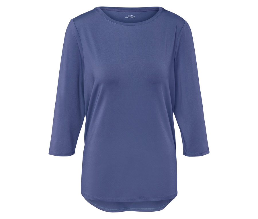 Kék, háromnegyedes ujjú póló.