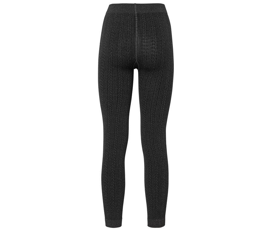 Egy fekete kötött leggings részletes hátsó nézete.