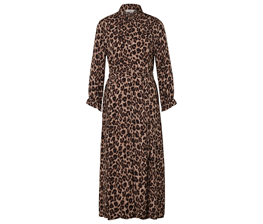Teljes alakos kép egy leopárdmintás, hosszú ujjú, öves ingruháról.