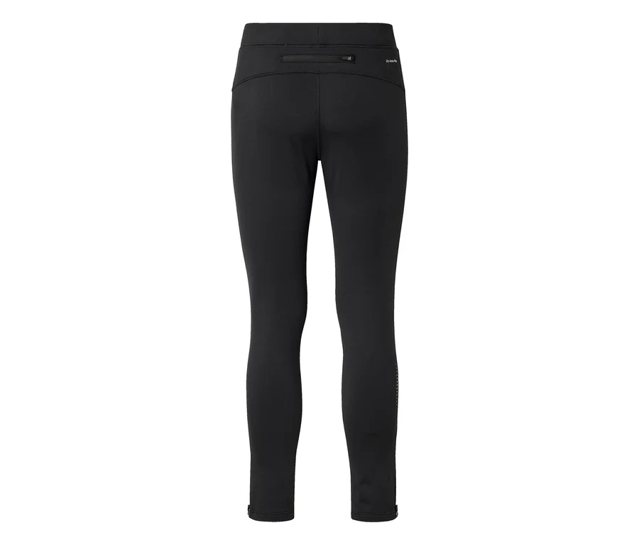 Fekete leggings hátulról nézve, cipzáras zsebbel a derékrészen, kis fehér logóval és fényvisszaverő pontokkal a jobb lábszár alsó részén.
