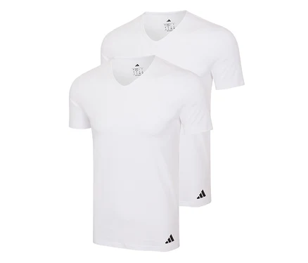 Két fehér adidas Active Flex V-nyakú póló, az egyik kissé a másik előtt, mindegyik bal alsó szegélyén kis fekete logóval.