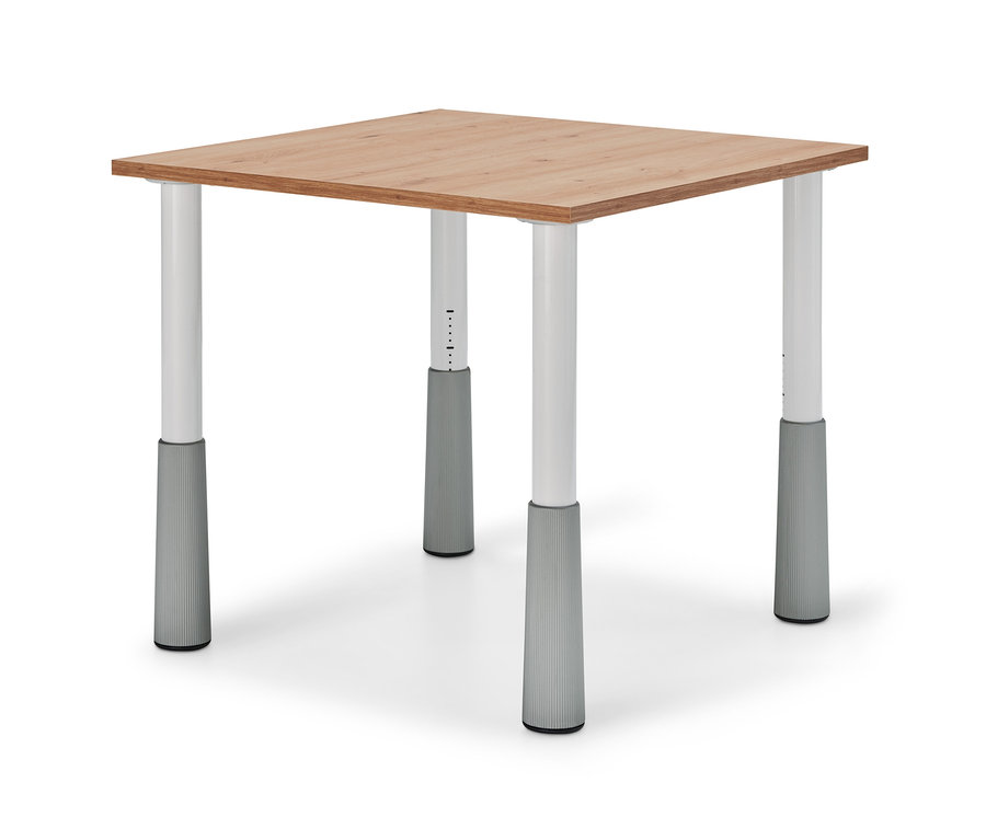 Négyzet alakú gyerekszék fa hatású lappal, fehér lábakkal és szürke, állítható alsó résszel.