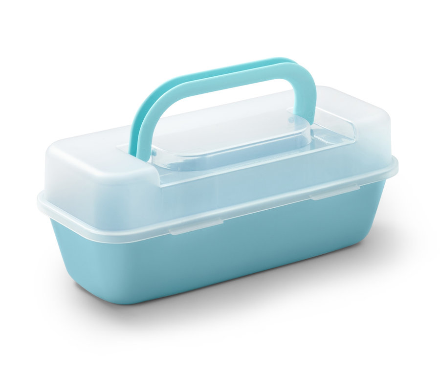 Egy kék, fedeles sütőforma fogantyúval.