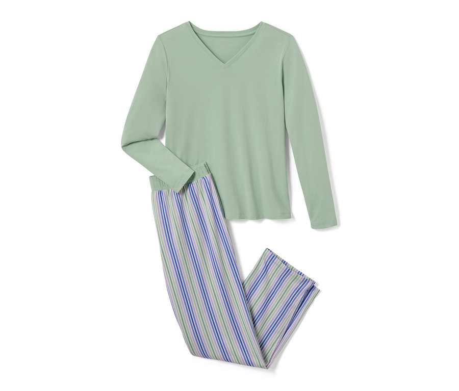 Zöld, hosszú ujjú pizsama csíkos nadrággal.