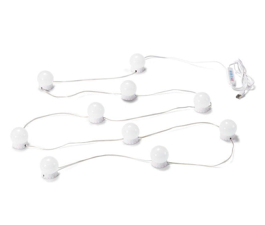 Egy LED-es USB fényfüzér fehér háttéren.