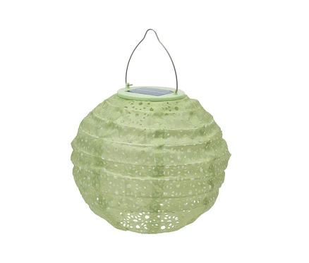 Egy zöld napelemes lampion fém fogantyúval.