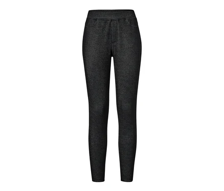 Egy fekete, farmer hatású, bélelt leggings fehér háttérrel.