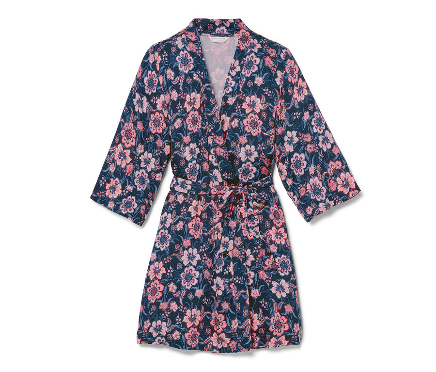 Virágmintás, sötétkék női kimonó.