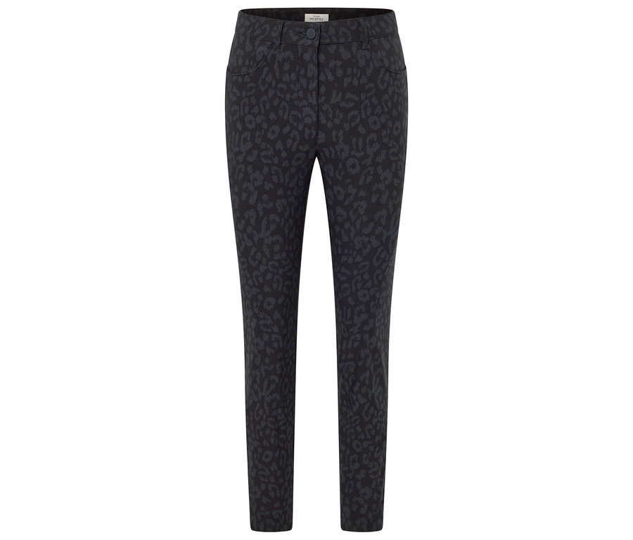 Fekete nadrág állatmintával.