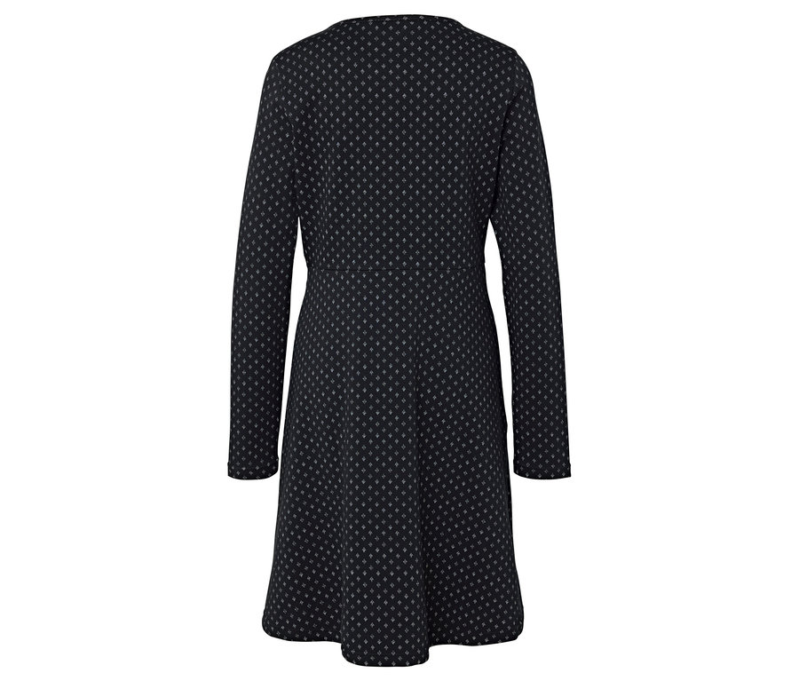 Hátulnézet egy mintás, fekete, hosszú ujjú ruháról.