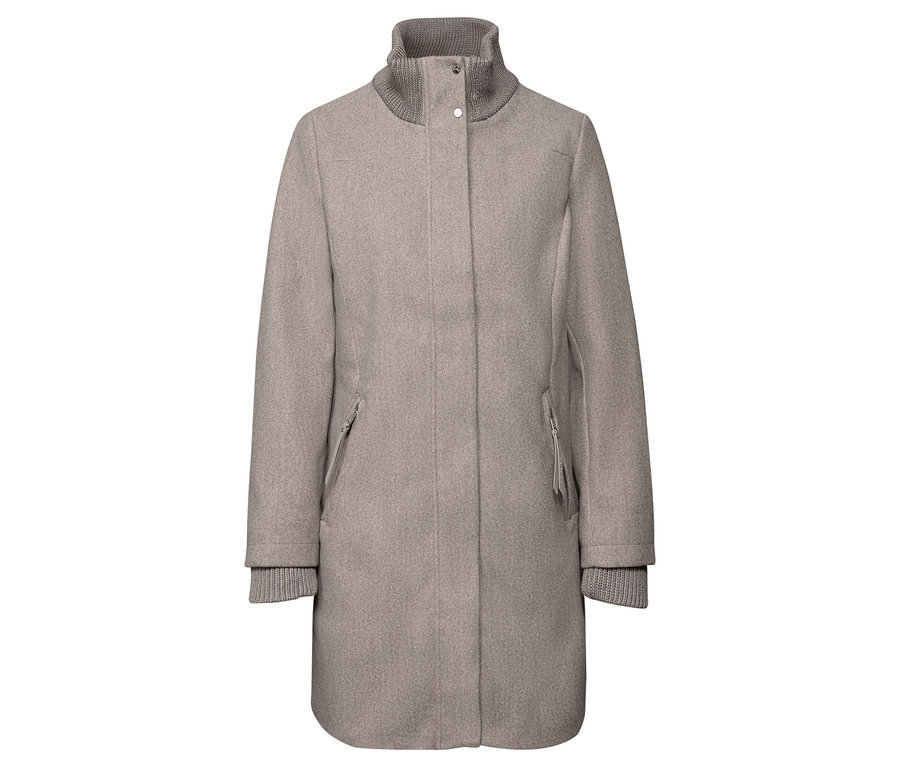 A Street One rövid kabát világosbarna színű, szürke kötött gallérral.