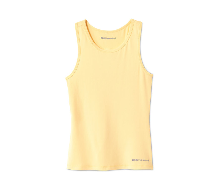 Sárga sporttop újrahasznosított anyagból.