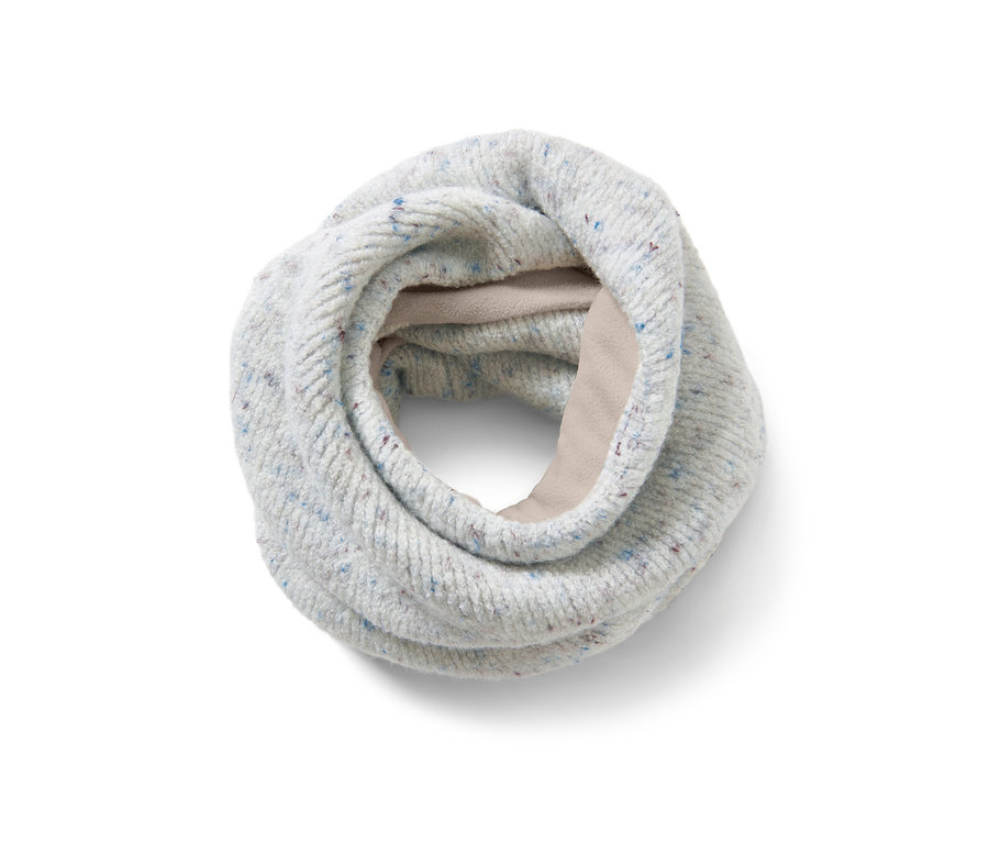 Kötött csősál fleece béléssel.