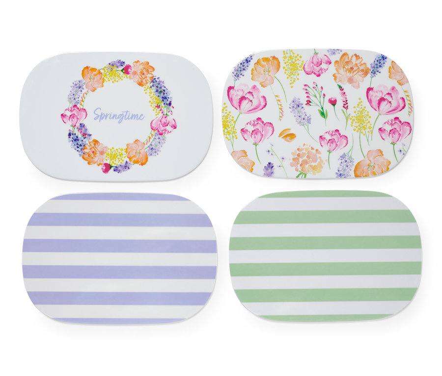 Négy virágos és csíkos mintájú vágódeszka, 24 x 16 cm-es méretben.